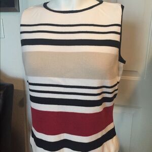 Sleeveless sweater by Geoffrey Beene size medium